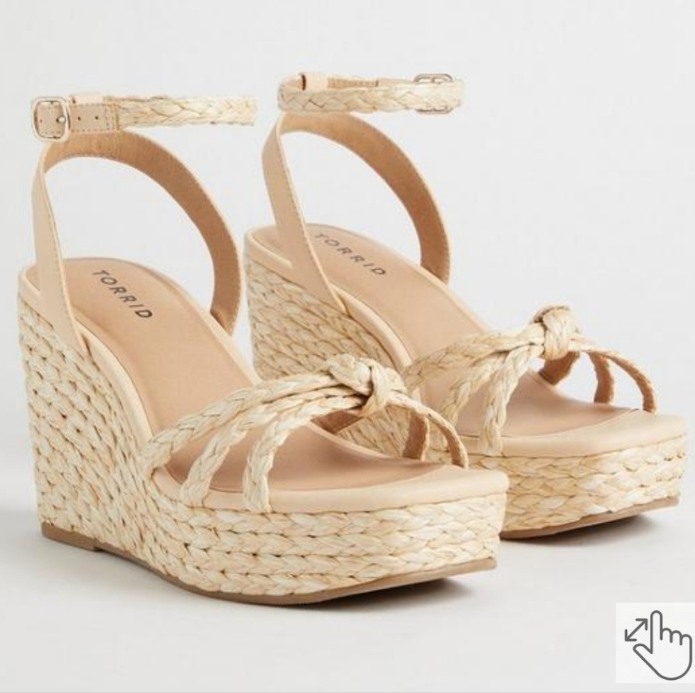 NWT 9.5WW Strappy Raffia platform wedge